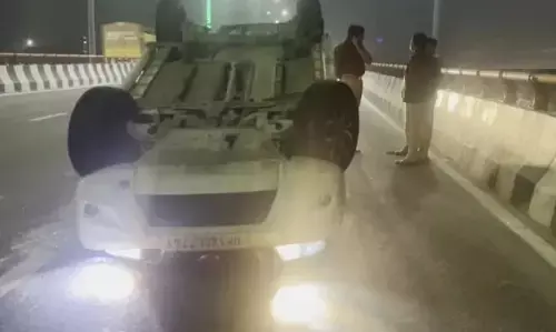 नोएडा में तेज रफ्तार का कहर, हादसे में लड़की का सिर हुआ धड़ से अलग, पांच लोग गंभीर रुप से घायल नोएडा में तेज रफ्तार का कहर, हादसे में लड़की का सिर हुआ धड़ से अलग, पांच लोग गंभीर रुप से घायल