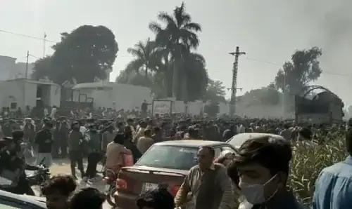 Pakistan Mob Lynching: पाकिस्तान में भीड़ ने थाने के अंदर एक व्यक्ति को जिंदा जलाया, लगाया ये आरोप