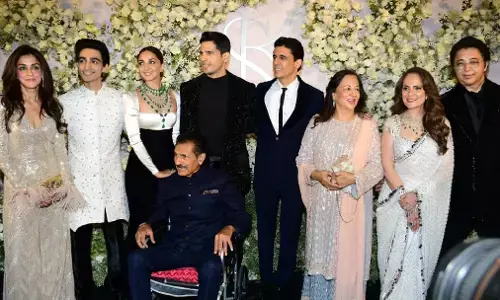 Sidharth-Kiara Wedding Reception: सोशल मीडिया पर छाए सिड-कियारा, कपल के मुंबई रिसेप्शन की फोटोज वायरल Sidharth-Kiara Wedding Reception: सोशल मीडिया पर छाए सिड-कियारा, कपल के मुंबई रिसेप्शन की फोटोज वायरल