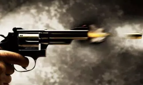 स्कूल के फेयरवेल पार्टी में छात्र ने छात्रा से किया प्यार का इजहार,मना करने पर मारी गोली स्कूल के फेयरवेल पार्टी में छात्र ने छात्रा से किया प्यार का इजहार,मना करने पर मारी गोली