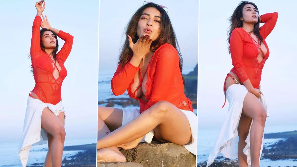 Jinal Joshi Sexy Video: एक्ट्रेस Jinal Joshi ने रेड ट्रांसपेरेंट डीप नेक आउटफिट पहन बढ़ाया तापमान, एक्ट्रेस की हॉटनेस देख यूजर्स के उड़े होश