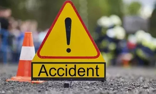 Pune-Nasik Accident: पुणे-नासिक हाईवे पर वैन ने 17 महिलाओं को कुचला, 5 की मौत Pune-Nasik Accident: पुणे-नासिक हाईवे पर वैन ने 17 महिलाओं को कुचला, 5 की मौत