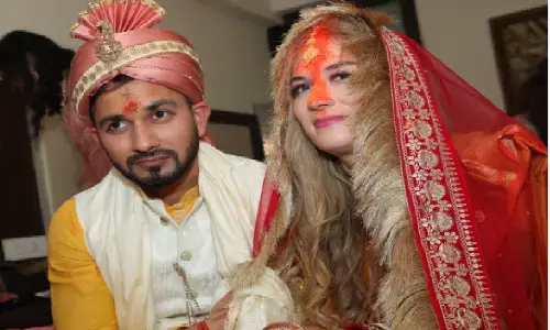 जब सात फेरे लेने सात समंदर पार से रांची आई US की क्लोडिया, पढ़ें कैसे चढ़ा दोनों का प्यार परवान जब सात फेरे लेने सात समंदर पार से रांची आई US की क्लोडिया, पढ़ें कैसे चढ़ा दोनों का प्यार परवान