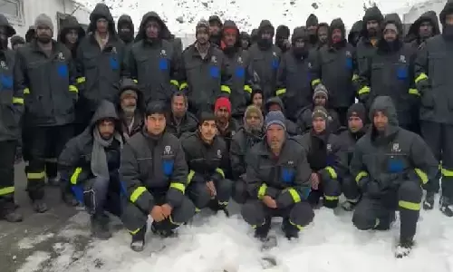 गोरखपुर के 28 समेत 200 भारतीय तजाकिस्तान में फंसे, खाने—पीने का संकट, वीडियो जारी कर मदद की गुहार गोरखपुर के 28 समेत 200 भारतीय तजाकिस्तान में फंसे, खाने—पीने का संकट, वीडियो जारी कर मदद की गुहार