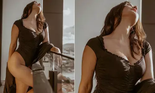 Esha Gupta Sexy Video: Esha Gupta ने सिजलिंग बिकनी पहन फ्लॉन्ट किए सेक्सी कर्व्स, एक्ट्रेस की हॉटनेस ने बढ़ाया सोशल मीडिया का तापमान Esha Gupta Sexy Video: Esha Gupta ने सिजलिंग बिकनी पहन फ्लॉन्ट किए सेक्सी कर्व्स, एक्ट्रेस की हॉटनेस ने बढ़ाया सोशल मीडिया का तापमान