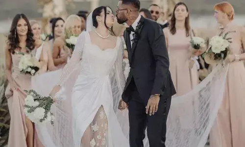 Hardik-Natasha Wedding: वैलेंटाइन डे पर हार्दिक-नताशा ने की शादी, सामने आई पहली फोटो Hardik-Natasha Wedding: वैलेंटाइन डे पर हार्दिक-नताशा ने की शादी, सामने आई पहली फोटो