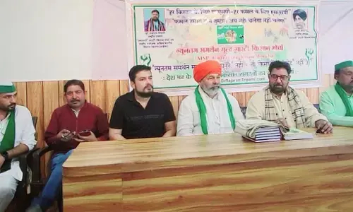 राकेश टिकैत ने कोंडागांव डॉ राजाराम त्रिपाठी से की मुलाकात, बस्तर,छग व देश के किसानों के मुद्दों पर हुई चर्चा राकेश टिकैत ने कोंडागांव डॉ राजाराम त्रिपाठी से की मुलाकात, बस्तर,छग व देश के किसानों के मुद्दों पर हुई चर्चा