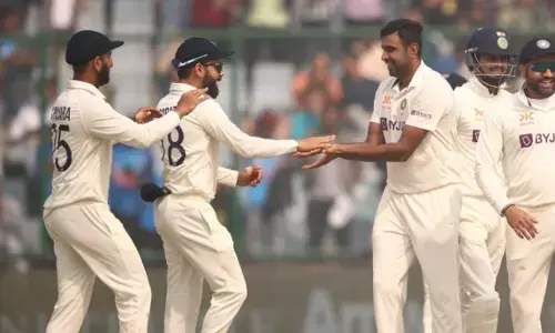 INDvsAUS 2nd Test LIVE : अश्विन की फिरकी में उलझे Steven Smith, आए और गए, देखें शानदार video INDvsAUS 2nd Test LIVE : अश्विन की फिरकी में उलझे Steven Smith, आए और गए, देखें शानदार video