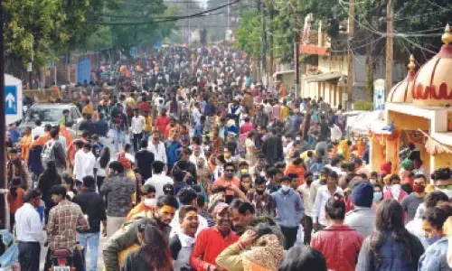 सरकारों के औंधे मुंह पड़ी सरकार... सरकारों के औंधे मुंह पड़ी सरकार...