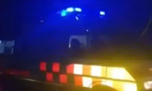 हरदोई में दूल्हे कार गन्ने की ट्रॉली से टकराई, 5 की मौत से मचा हाहाकार हरदोई में दूल्हे कार गन्ने की ट्रॉली से टकराई, 5 की मौत से मचा हाहाकार