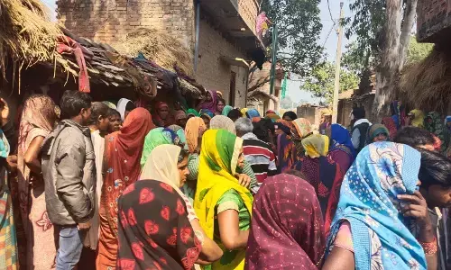 kaushambi breaking news: कुल्हाड़ी से प्रहार कर युवक की खेत में हत्या, आधे घंटे बाद घर में की लूटपाट