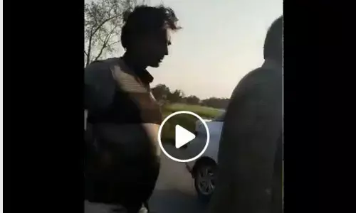 गालीबाज जिला पंचायत सदस्य व उनके पुत्र सहित आठ के खिलाफ मुकदमा दर्ज गालीबाज जिला पंचायत सदस्य व उनके पुत्र सहित आठ के खिलाफ मुकदमा दर्ज