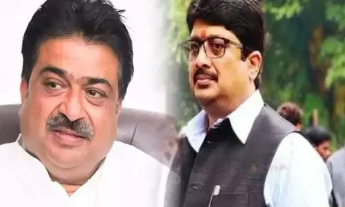 प्रतापगढ़ में शुरू हुआ सियासी घमासान, राजा भैया की पत्नी भवानी कुमारी ने एमएलसी अक्षय प्रताप पर दर्ज कराया केस प्रतापगढ़ में शुरू हुआ सियासी घमासान, राजा भैया की पत्नी भवानी कुमारी ने एमएलसी अक्षय प्रताप पर दर्ज कराया केस