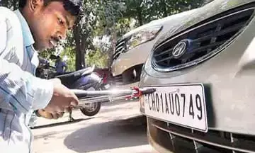 यातायात पुलिस हुई सख्त, अब हाई सिक्योरिटी प्लेट को लेकर सघन चेकिंग अभियान शुरू यातायात पुलिस हुई सख्त, अब हाई सिक्योरिटी प्लेट को लेकर सघन चेकिंग अभियान शुरू