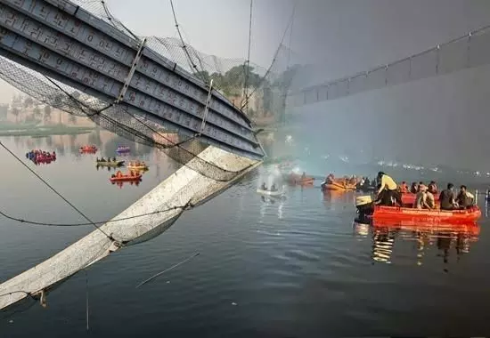 Morbi Bridge: ओरेवा कंपनी को मृतकों के परिजनों को देने होंगे 10-10 लाख रुपये, गुजरात हाई कोर्ट का आदेश