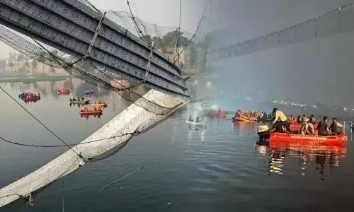 Morbi Bridge: ओरेवा कंपनी को मृतकों के परिजनों को देने होंगे 10-10 लाख रुपये, गुजरात हाई कोर्ट का आदेश