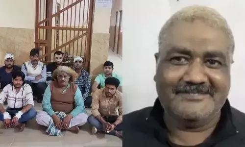 बागपत में हुए चाट युद्ध की दूसरी सालगिरह पर सोशल मीडिया पर लोग ले रहे मजे, सेल्फी से परेशान चाचा ने बदला लुक, युद्ध का वीडियो फिर हुआ वायरल