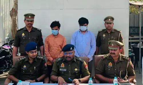 Noida News: इंटरनेशल एयरपोर्ट में नौकरी दिलाने के नाम पर देते थे झांसा,फर्जी कॉल सेंटर का पर्दाफाश Noida News: इंटरनेशल एयरपोर्ट में नौकरी दिलाने के नाम पर देते थे झांसा,फर्जी कॉल सेंटर का पर्दाफाश