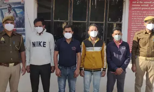 Noida News: ओयो होटल में चल रहे सेक्स रैकेट का भंडाफोड़, सात महिला व चार पुरुषों गिरफ्तार Noida News: ओयो होटल में चल रहे सेक्स रैकेट का भंडाफोड़, सात महिला व चार पुरुषों गिरफ्तार