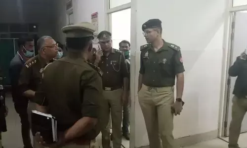 UP : कासगंज में तैनात दारोगा ने फांसी लगाकर की आत्महत्या, पुलिस महकमे में शोक की लहर UP : कासगंज में तैनात दारोगा ने फांसी लगाकर की आत्महत्या, पुलिस महकमे में शोक की लहर