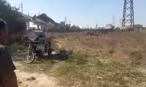 Ghaziabad News : हिंडन रिवर मेट्रो स्टेशन के पास प्लॉट में नग्न अवस्था में पड़ी मिली महिला Ghaziabad News : हिंडन रिवर मेट्रो स्टेशन के पास प्लॉट में नग्न अवस्था में पड़ी मिली महिला