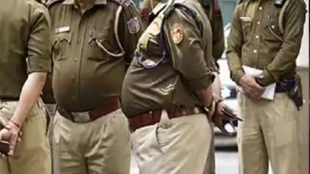 कानपुर में पुलिस का बड़ा कारनामा : पुलिसवालों ने व्यापारी को लूटा, दो दरोगा और एक कांस्टेबल गिरफ्तार