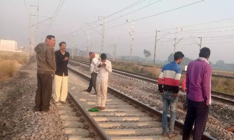 Kaushambi News: ट्रेन हादसे में अधेड़ की दर्दनाक मौत