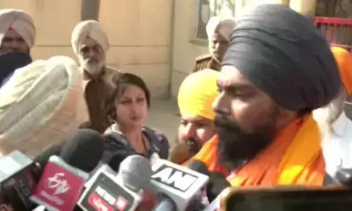 अमृतपाल के आगे झुकी पंजाब पुलिस! जेल से रिहा हुआ लवप्रीत तूफान, रिहाई के लिए अजनाला में मचाया था गदर अमृतपाल के आगे झुकी पंजाब पुलिस! जेल से रिहा हुआ लवप्रीत तूफान, रिहाई के लिए अजनाला में मचाया था गदर