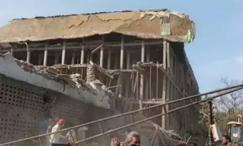 Meerut News : कोल्ड स्टोरेज में बॉयलर फटने से बड़ा हादसा, कोल्ड स्टोरेज का लेंटर गिरा, 3 की मौत कई घायल Meerut News : कोल्ड स्टोरेज में बॉयलर फटने से बड़ा हादसा, कोल्ड स्टोरेज का लेंटर गिरा, 3 की मौत कई घायल