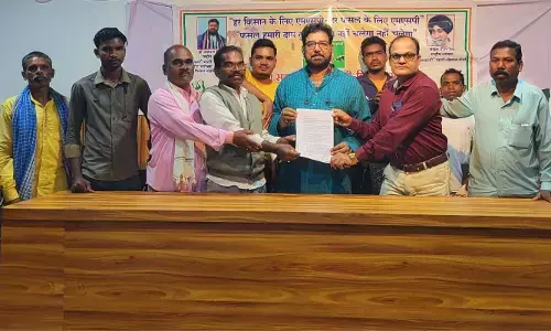 भूमिअधिग्रहण पीड़ित किसानों ने दिग्गज किसान नेता डॉ राजाराम से न्याय दिलाने की अपील