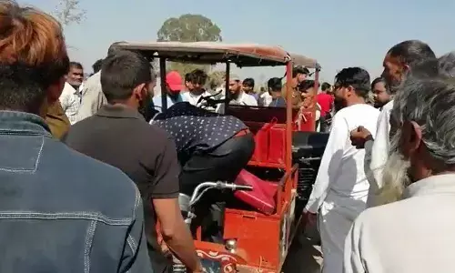 बिजनौर में पिता-पुत्र सहित 3 लोगों की दर्दनाक मौत, 1 घायल बिजनौर में पिता-पुत्र सहित 3 लोगों की दर्दनाक मौत, 1 घायल