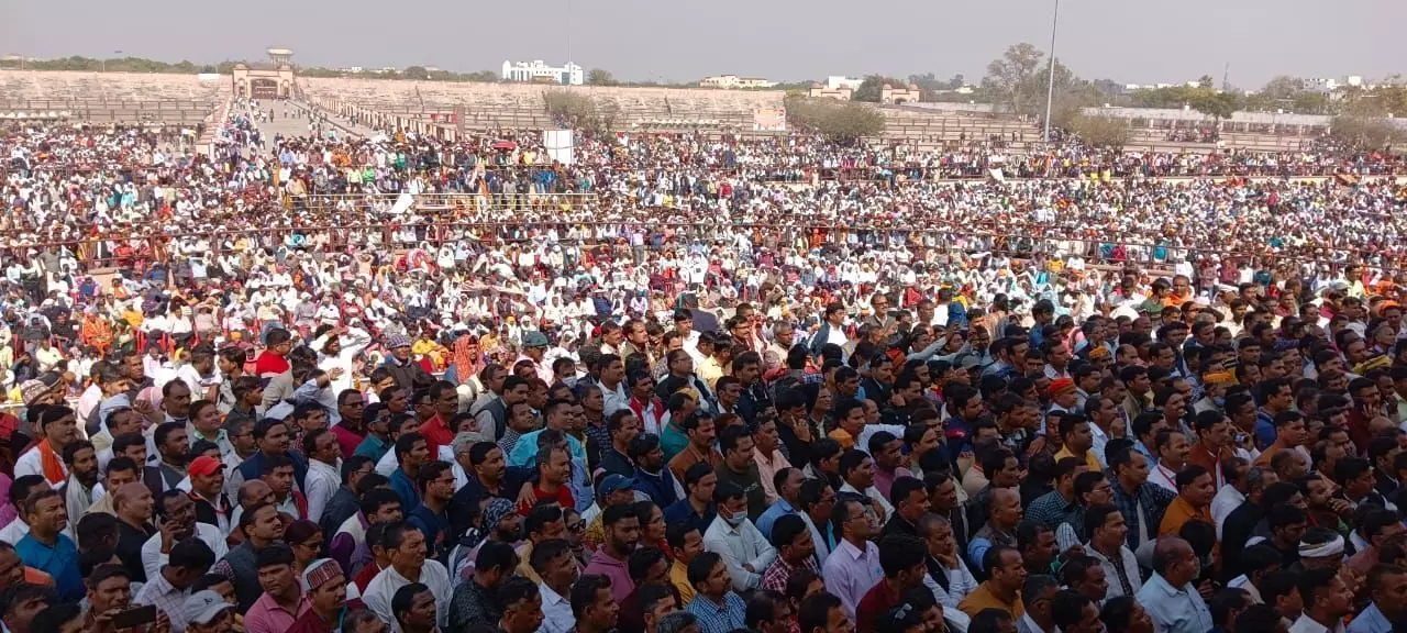 शिक्षा मित्र और अनुदेशक के साथ क्यों हुआ सौतेला व्यवहार और कौन है जिम्मेदार?