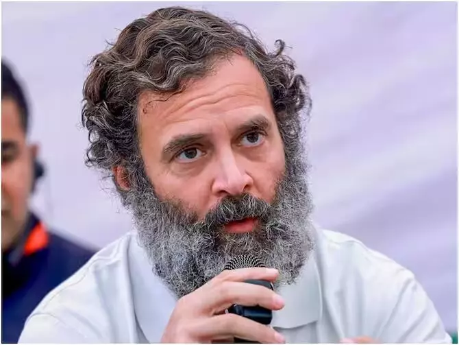 राहुल ने कहा उनके कोई पास घर नहीं है,अब सड़कों पर ही रहेंगे ! राहुल ने कहा उनके कोई पास घर नहीं है,अब सड़कों पर ही रहेंगे !