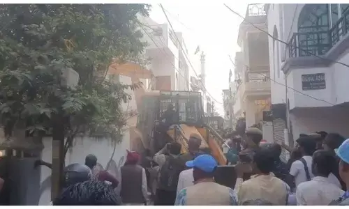 अतीक के करीबियों पर पीडीए की कार्रवाई शुरू, जहां पर शूटर्स ने की थी मुलाकात उसी के घर को किया जा रहा है जमीदोज अतीक के करीबियों पर पीडीए की कार्रवाई शुरू, जहां पर शूटर्स ने की थी मुलाकात उसी के घर को किया जा रहा है जमीदोज