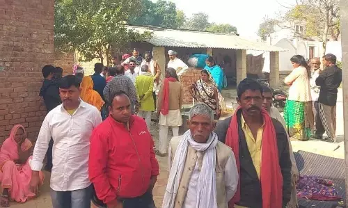 बीकापुर: मातम में बदली खुशियां, भाई की फांसी लगाने की खबर पर बैरंग लौटी बारात बीकापुर: मातम में बदली खुशियां, भाई की फांसी लगाने की खबर पर बैरंग लौटी बारात