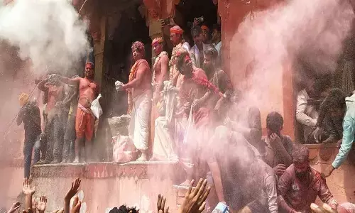 महादेव की नगरी काशी में चिता की भस्म से क्यों खेली जाती है होली...?