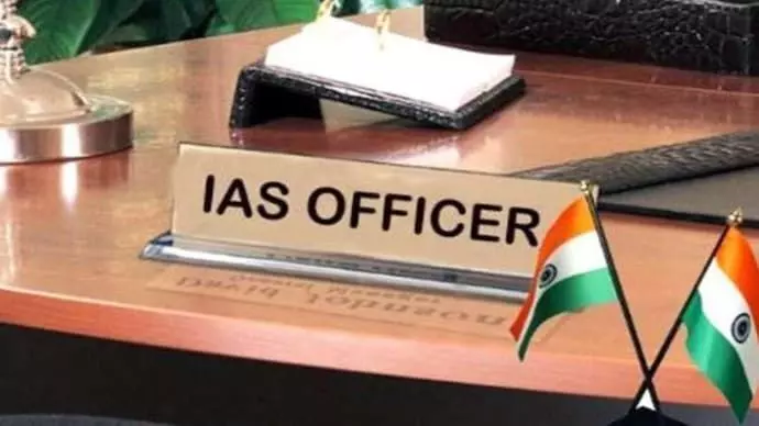 यूपी में इस IAS अधिकारी को खानी पड़ रही जेल की हवा, एक समय में रहे थे इस नेता के खास