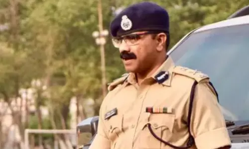 प्राइवेट मैनेजर की नौकरी से बेहतर सरकारी चपरासी… IPS दीपांशु ने दिया दिल जीतने वाला जवाब प्राइवेट मैनेजर की नौकरी से बेहतर सरकारी चपरासी… IPS दीपांशु ने दिया दिल जीतने वाला जवाब