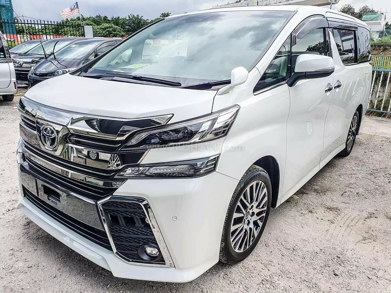 Toyota velfire के फीचर्स और डिज़ाइन ने किया सबको अपना दीवाना, review Toyota velfire के फीचर्स और डिज़ाइन ने किया सबको अपना दीवाना, review