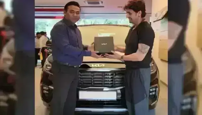सोनू निगम ने किआ कार्निवल को खरीदा, 24.95 लाख रुपये से शुरू हुई एमपीवी! सोनू निगम ने किआ कार्निवल को खरीदा, 24.95 लाख रुपये से शुरू हुई एमपीवी!