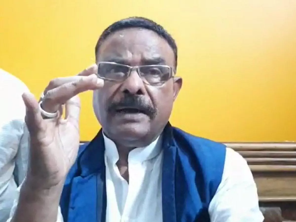 पूर्व केंद्रीय मंत्री नागमणि का बड़ा बयान, बोले- नीतीश पर भरोसा नहीं, मेरी सरकार बनाओ और फ्री में लाइसेंसी राइफल पाओ! पूर्व केंद्रीय मंत्री नागमणि का बड़ा बयान, बोले- नीतीश पर भरोसा नहीं, मेरी सरकार बनाओ और फ्री में लाइसेंसी राइफल पाओ!