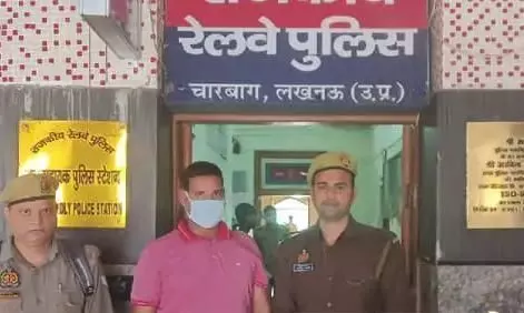 प्लेन के बाद अब ट्रेन में यात्री पर पेशाब, नशे में धुत टीटी ने की हरकत, हुआ गिरफ्तार प्लेन के बाद अब ट्रेन में यात्री पर पेशाब, नशे में धुत टीटी ने की हरकत, हुआ गिरफ्तार