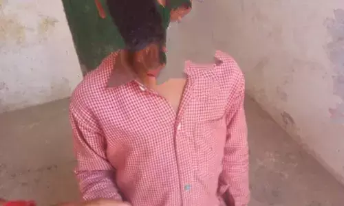 बियर की केन लेकर छात्र का फोटो वायरल, खंड शिक्षा अधिकारी ने मांगा प्रधानाध्यापक जबाब बियर की केन लेकर छात्र का फोटो वायरल, खंड शिक्षा अधिकारी ने मांगा प्रधानाध्यापक जबाब