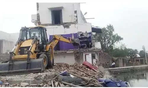 माफिया अतीक के करीबी हिस्ट्रीशीटर के मकान को फतेहपुर पुलिस ने किया जमींदोज माफिया अतीक के करीबी हिस्ट्रीशीटर के मकान को फतेहपुर पुलिस ने किया जमींदोज