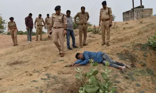 अभी अभी बांदा पुलिस ने उमेश पाल हत्याकांड के शूटर उस्मान को पुलिस मुठभेड़ में किया ढेर अभी अभी बांदा पुलिस ने उमेश पाल हत्याकांड के शूटर उस्मान को पुलिस मुठभेड़ में किया ढेर