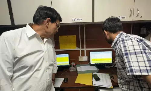 अभी अभी यूपी में बिजली कर्मचारियों की हड़ताल के लेकर ऊर्जा मंत्री का बड़ा बयान, कहीं ये सब पॉलिटिक्स तो नहीं हो रही अभी अभी यूपी में बिजली कर्मचारियों की हड़ताल के लेकर ऊर्जा मंत्री का बड़ा बयान, कहीं ये सब पॉलिटिक्स तो नहीं हो रही