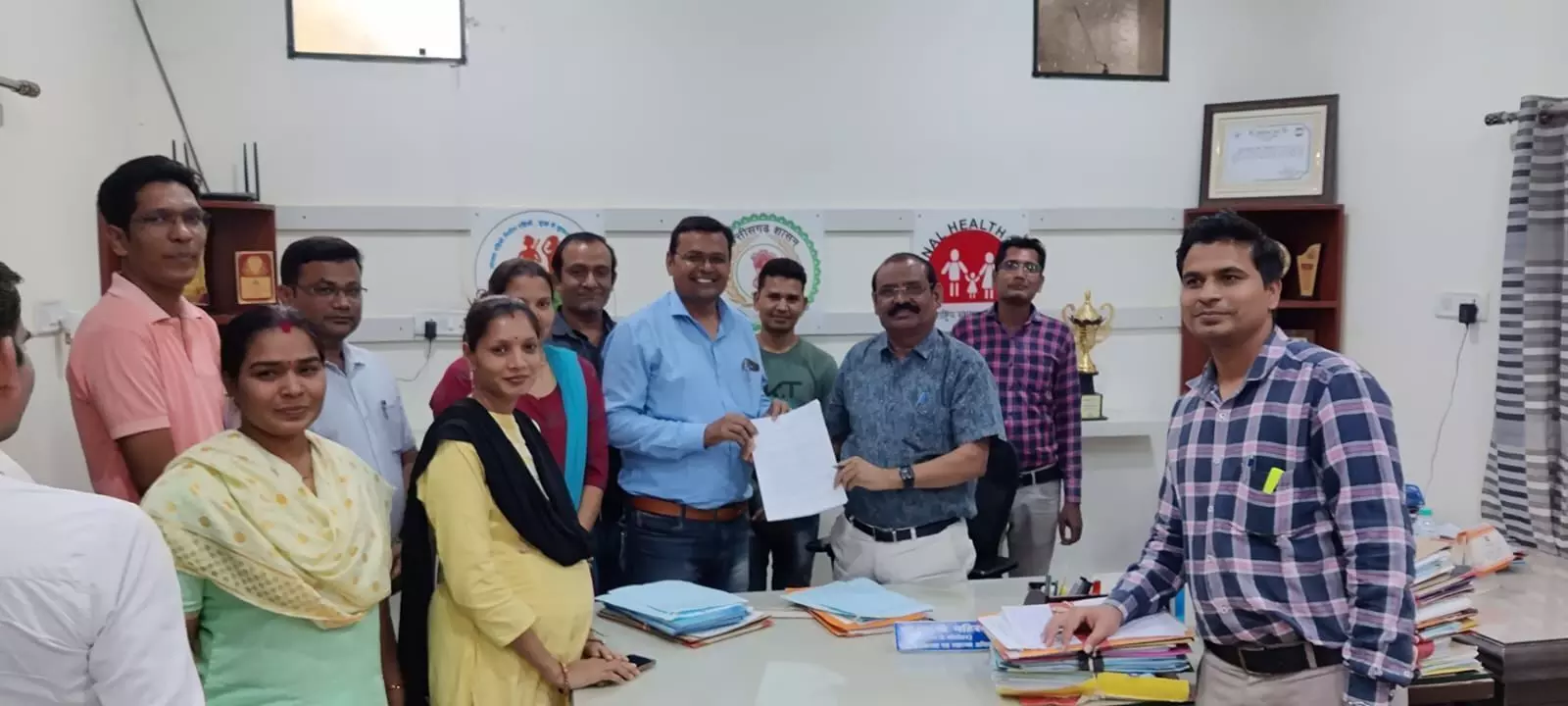 संविदा कर्मचारी का ऐलान, नियमितीकरण की जानकारी नही तो काम नही संविदा कर्मचारी का ऐलान, नियमितीकरण की जानकारी नही तो काम नही