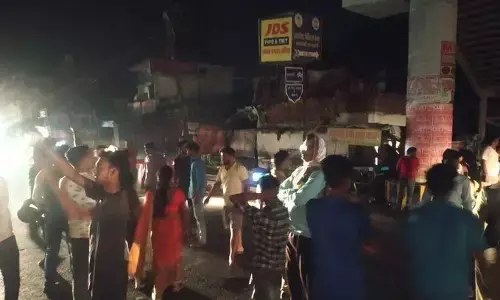 संविदा कर्मियों के साथ क्रूरता की जा रही, कैसे कोई जी सकता है 8 हजार रुपए में- शैलेंद्र दुबे संविदा कर्मियों के साथ क्रूरता की जा रही, कैसे कोई जी सकता है 8 हजार रुपए में- शैलेंद्र दुबे