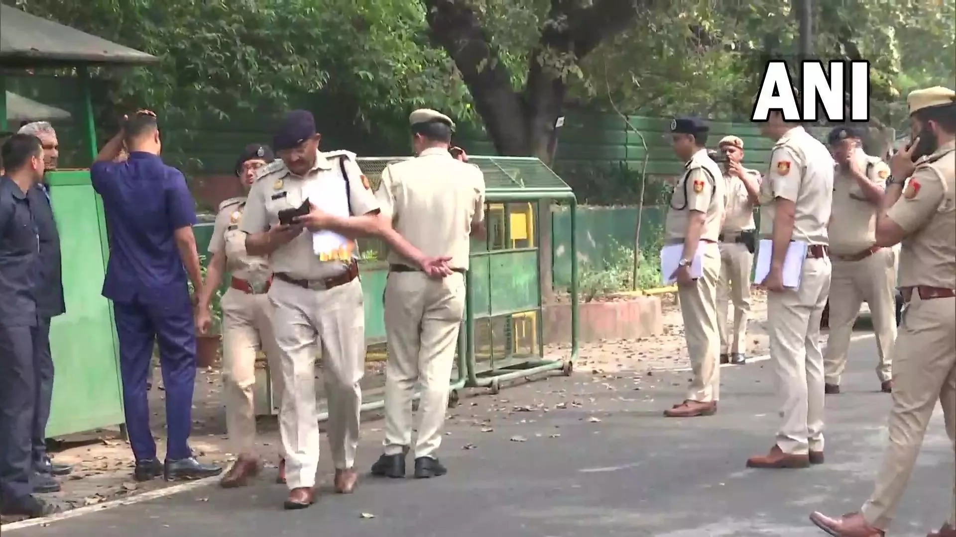 अभी-अभी राहुल गांधी के आवास पर पहुंची दिल्ली पुलिस, भारत जोड़ो यात्रा में दिए बयान से जुड़ा है मामला?