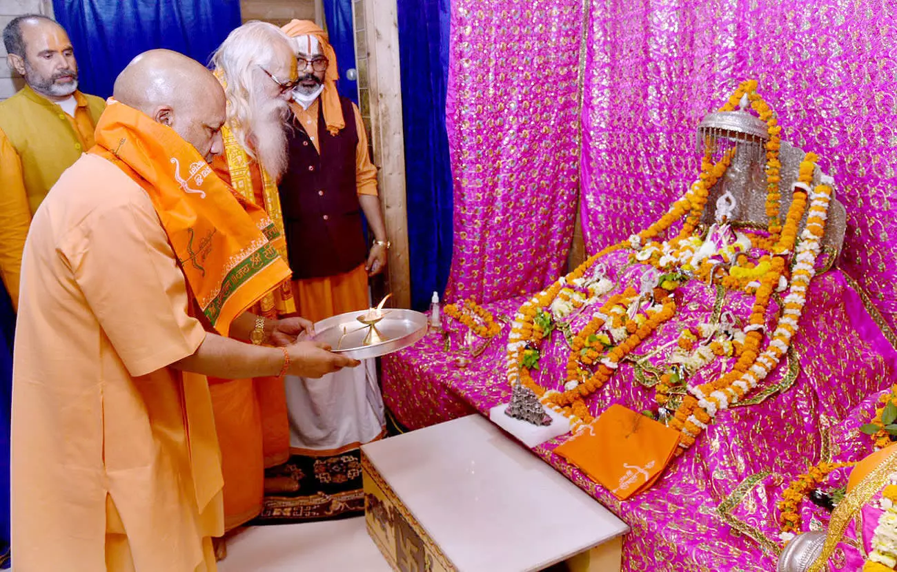 अभी अभी अयोध्या में मुख्यमंत्री योगी आदित्यनाथ ने किए प्रभु श्रीराम के दर्शन और बोले